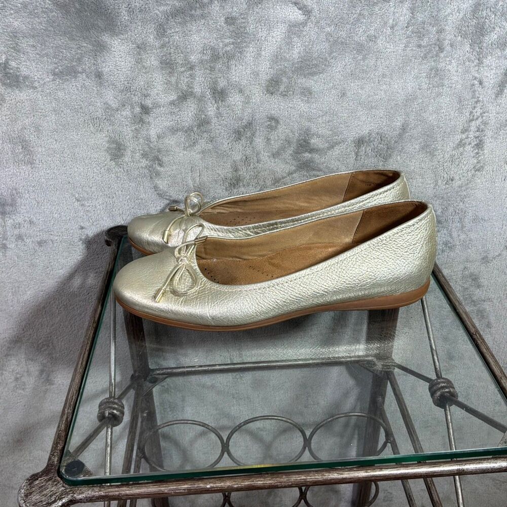 Trotters Dellis Comfort shoes women’s size 11 Flat Loafer Bow Metallic gold